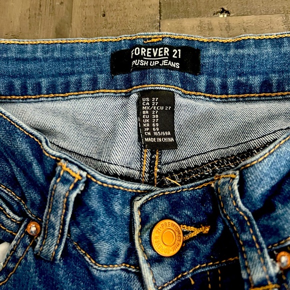 Forever 21 Ripped Ankle Jeans Size 27 - Picture 1 of 11